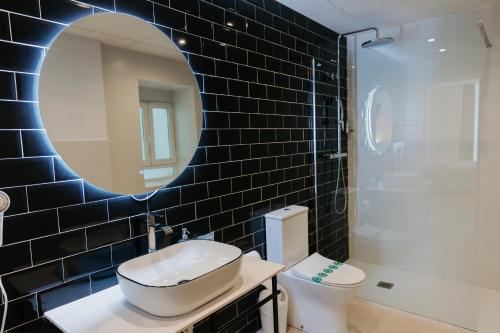 Double Room with Private Bathroom image 5