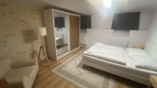 Bunker apartment in the Old Town, Bratislava (foto 4)