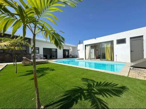 Poolside Paradise Luxurious 3-Bedroom Villa pool