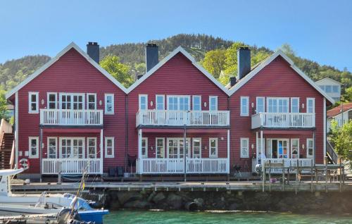 Beautiful Apartment In Auklandshamn With Wifi