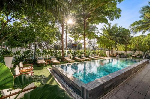Hoi An Ocean Front Hotel - Tap to explore photos