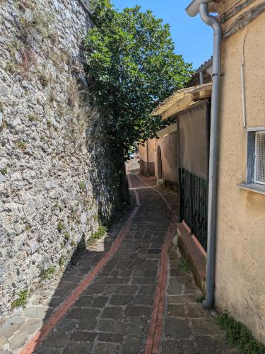 Apkārtne, La casa di nonna in Montesano sulla Marcellana