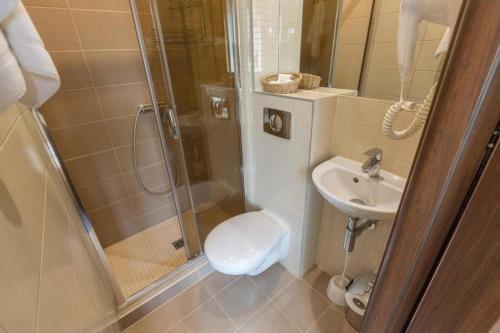 Standard Single Room image 10
