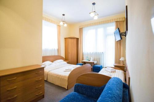 Standard Triple Room image 5