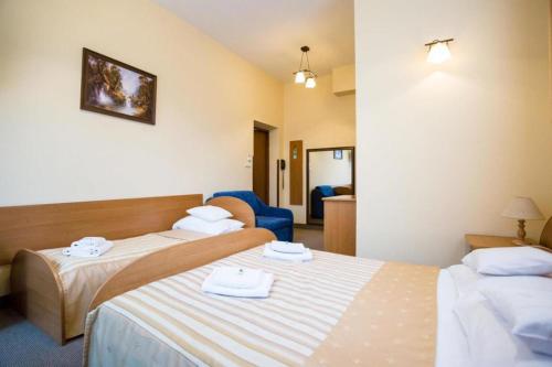 Standard Triple Room image 3
