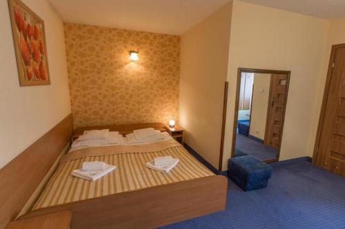 Standard Triple Room image 8