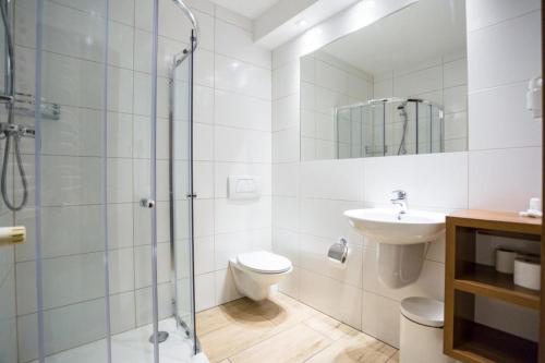 Standard Double or Twin Room image 7