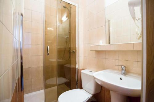 Standard Double or Twin Room image 6