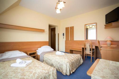 Standard Double or Twin Room image 5