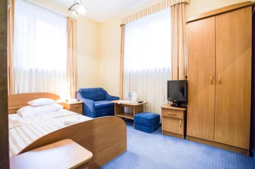 Standard Double or Twin Room image 3