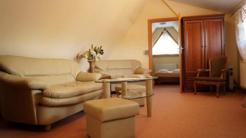 One-Bedroom Apartment image 6