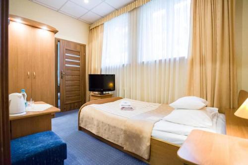 One-Bedroom Apartment image 9