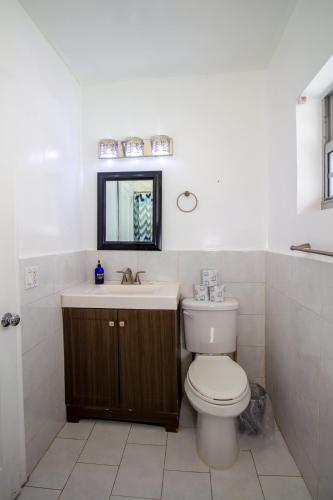 Casa Gaby One-Bedroom Apartments by Royal Stays - image 44