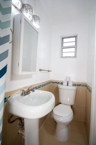 Casa Gaby One-Bedroom Apartments by Royal Stays - image 37