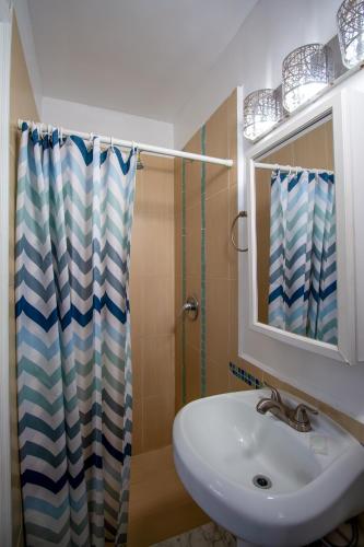 Casa Gaby One-Bedroom Apartments by Royal Stays - image 40