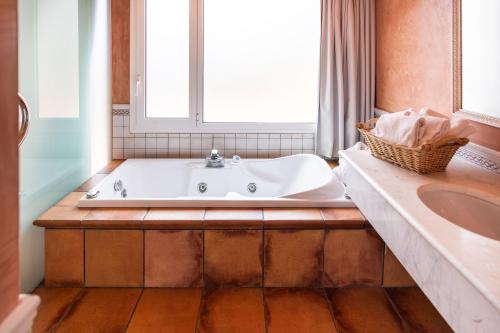 熱水浴缸, RVHotels Vila de Tossa in 濱海托薩
