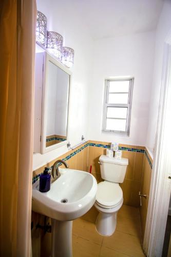 Casa Gaby One-Bedroom Apartments by Royal Stays - image 32