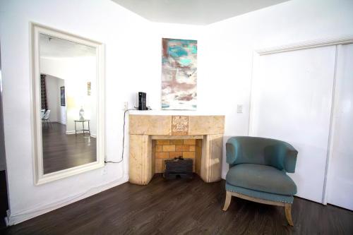 Casa Gaby One-Bedroom Apartments by Royal Stays - image 23