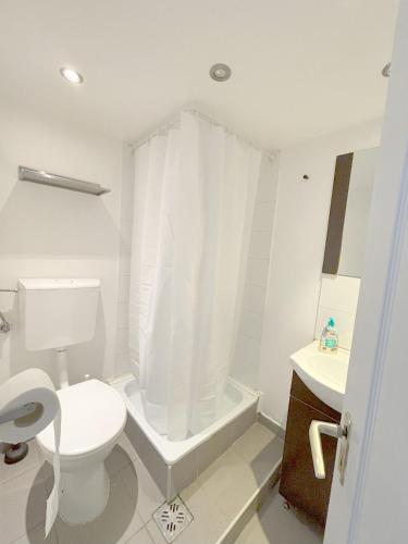 Synagouge Astoria Central Residence