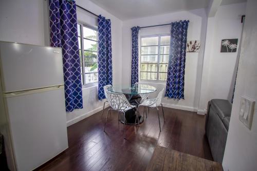 Casa Gaby One-Bedroom Apartments by Royal Stays - image 34