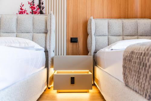 Standard Triple Room with Sea View image 10