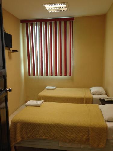 2 twin beds