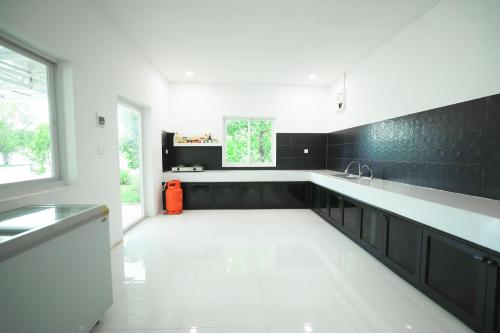 วิลลา 3 ห้องนอน 5 ห้องน้ำส่วนตัว ขนาด  ตร.ม. – ตาพราม (ផ្ទះទន្លេ - Ptas Tonle) in เกียน สวาย