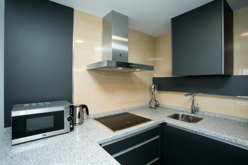 Apartamentos Fuengirola Playa Stop at Apartamentos Fuengirola Playa to discover the wonders of Fuengirola. Offering a variety of facilities and services, the property provides all you need for a good nights sleep. Service-minded 