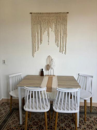 Plaka's Central Cozy and Comfort Home - image 6