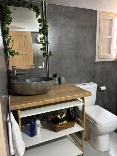 Plaka's Central Cozy and Comfort Home - image 9