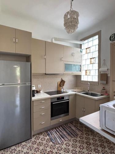 Plaka's Central Cozy and Comfort Home - image 13