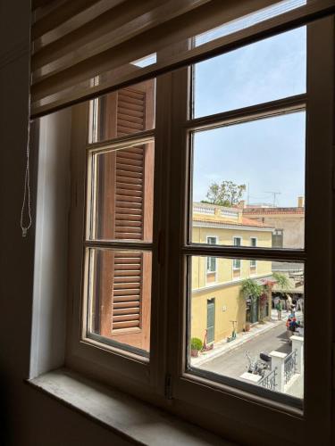 Plaka's Central Cozy and Comfort Home - image 8