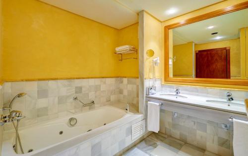 Hipotels Eurotel Punta Rotja Thalasso-Spa-Golf - image 9