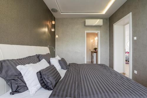Amora Homes Breathless Basilica view elegant flat with balcony NEED RESERVATION X FREE PARKING, Budapest (Foto 10)