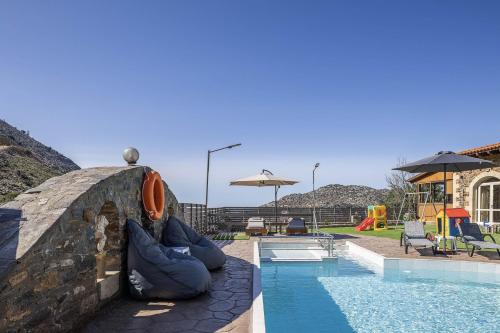 Villa Pasiphae - With Private Heated Pool in Kouloukonas