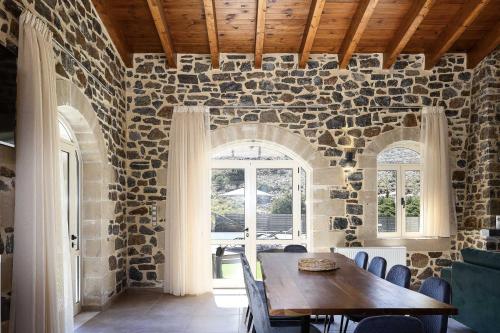 Villa Pasiphae - With Private Heated Pool in Kouloukonas