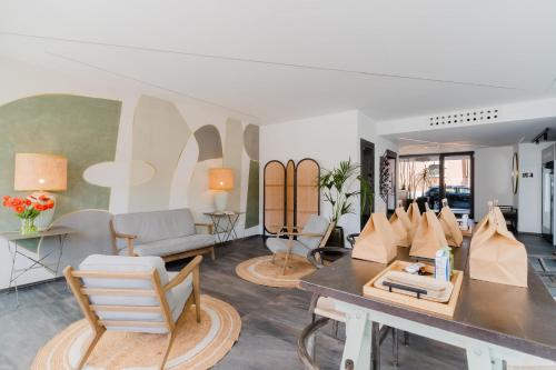 Glass House - Smart Rooms & Parking in เลชเช่