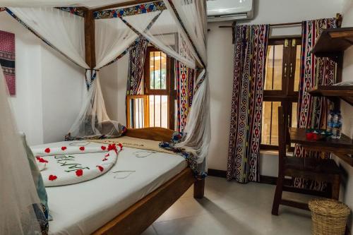 Shoki Shoki Guest House - Tap to explore photos