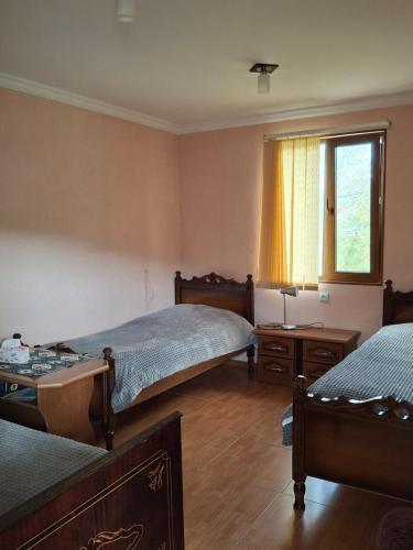 3 twin beds