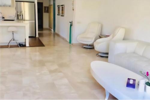 Elegant 2BR in Herzliya – khách sạn tại Trung tâm thành phố Herzliya