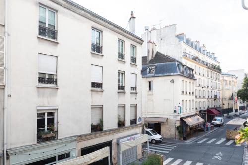 Splendid flat near the Marais - image 5