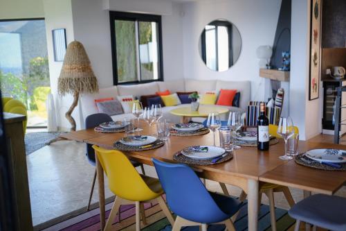 Villa d'exception vue mer avec piscine privée (Villa d'exception vue mer avec piscine privee) in Le Trayas Superieur