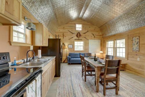 Cool Mornings, Crackling Fires, Monster Catfish!! in โคลัมบัส (TX)