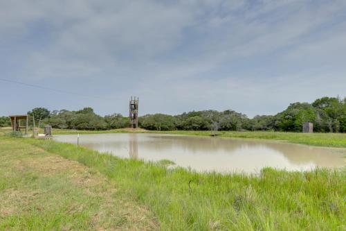 Cool Mornings, Crackling Fires, Monster Catfish!! in โคลัมบัส (TX)