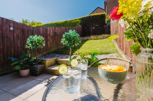 Quiet & Stylish 2-Bed House with Garden & Free Parking – khách sạn tại Cwmbran