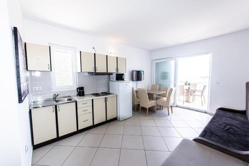 One-Bedroom Apartment image 8