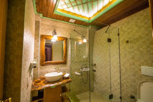 room detail thumbnail 2