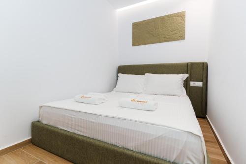 Deluxe Double Room with Balcony image 10