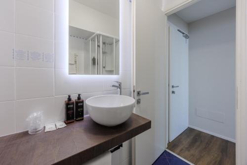 Double Room with Lake View room in Hotel Degli Oleandri