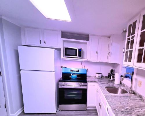 Cozy Ocean Breeze Retreat in 格羅頓